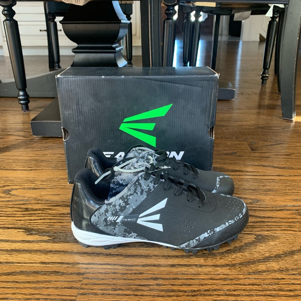Brand New Easton Boys Baseball Cleats size Y5.5